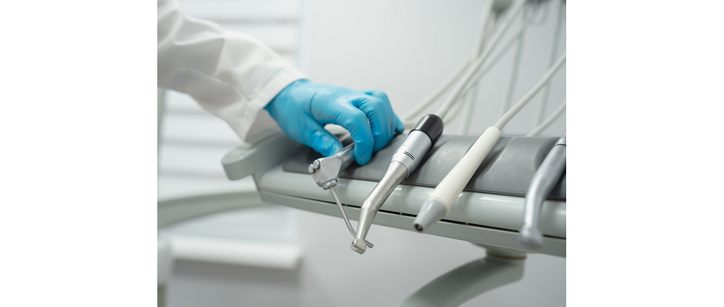 High-quality dental instruments ensure precise and comfortable treatment.